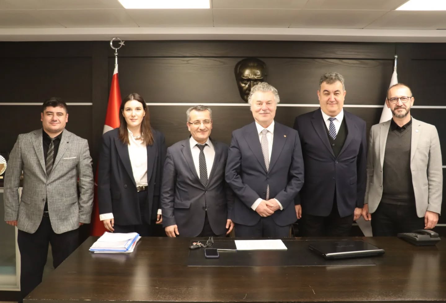 Çaycuma Vergi Dairesi Müdürü Yetiş Akyel, Müdür Yardımcıları Buket Korkut ve İnanç Kurtuluş ile birlikte Yönetim Kurulu Başkanımız Zekai Kamitoğlu ve Başkan Yardımcımız Serhat Dereli’yi ziyaret etti.