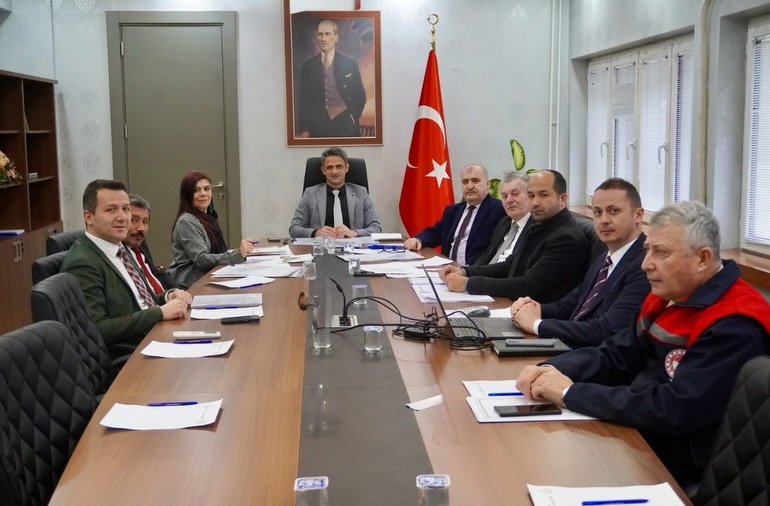 Çaycuma Ticaret ve Sanayi Odası Yönetim Kurulu Başkanı Zekai Kamitoğlu, Çaycuma Kaymakamı Sayın Adem Kaya başkanlığında gerçekleştirilen Manda Organize Sanayi Bölgesi (OSB) projesine ilişkin değerlendirme toplantısına katıldı.