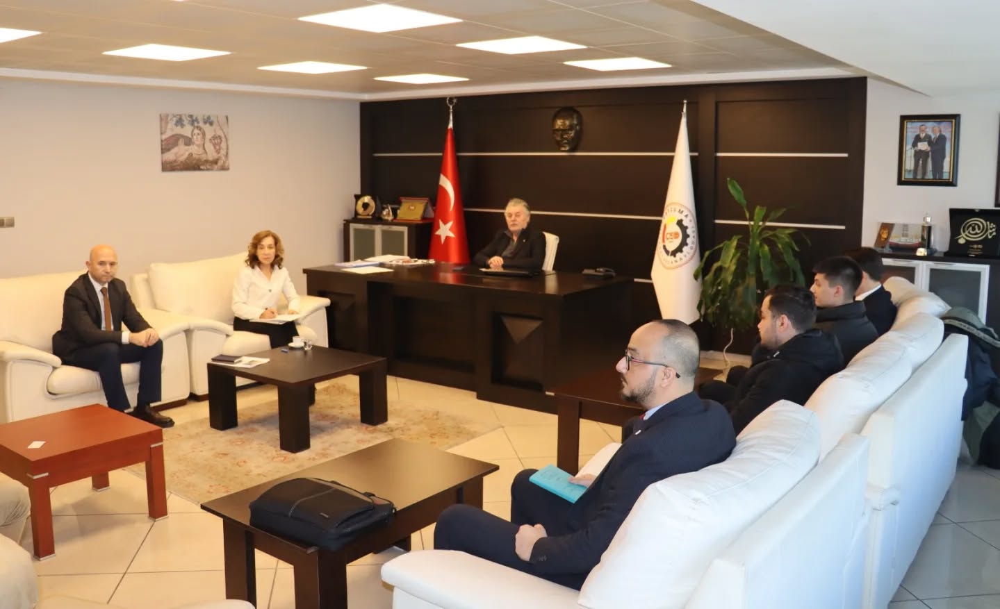 Zonguldak Havalimanı’nın bölgesel potansiyelini ve gelecek vizyonunu belirlemek amacıyla yürütülen "Zonguldak Havalimanı Talep Araştırması" çalışmaları kapsamında Odamıza ziyaret.